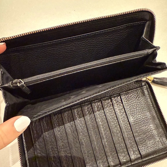 Gucci Soho Black Leather Zip Around Wallet Clutch Authentic GG Logo - Picture 7 of 8